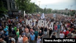 Inicijativa Ne da(vi)mo Beograd nastala je spontano kao protest zbog projekta "Beograd na vodi"