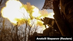 Українські військові ведуть вогонь на Донеччині, архівне фото