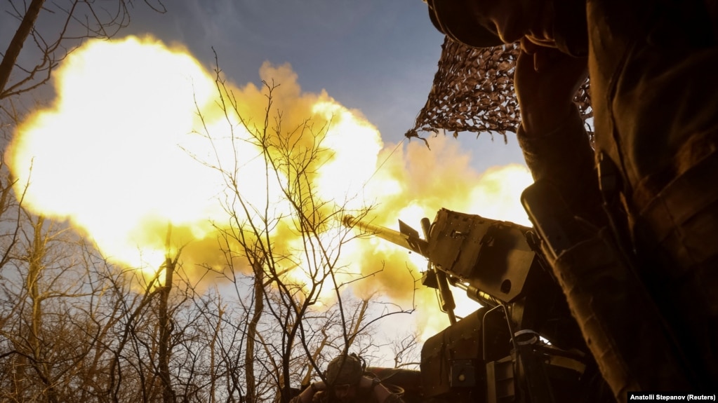 Ілюстраційне фото. Українські військові ведуть вогонь по російських позиціях із самохідної гаубиці Caesar поблизу Покроська, листопад 2025 року