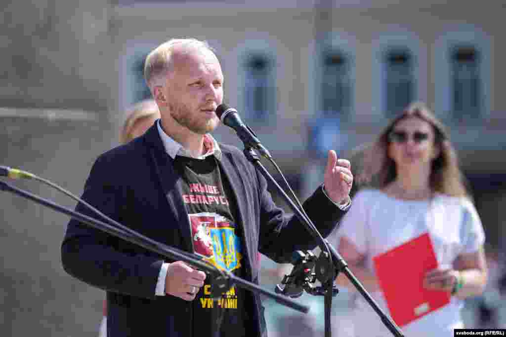 Прамова дырэктара віленскага офісу Сьвятланы Ціханоўскай, яе дарадцы ў дыпляматычных пытаньнях Дзяніса Кучынскага.
