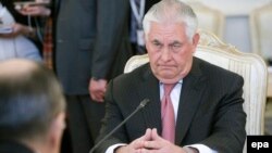 Госсекретарь США Рекс Тиллерсон на переговорах с главой МИД РФ Сергеем Лавровым.