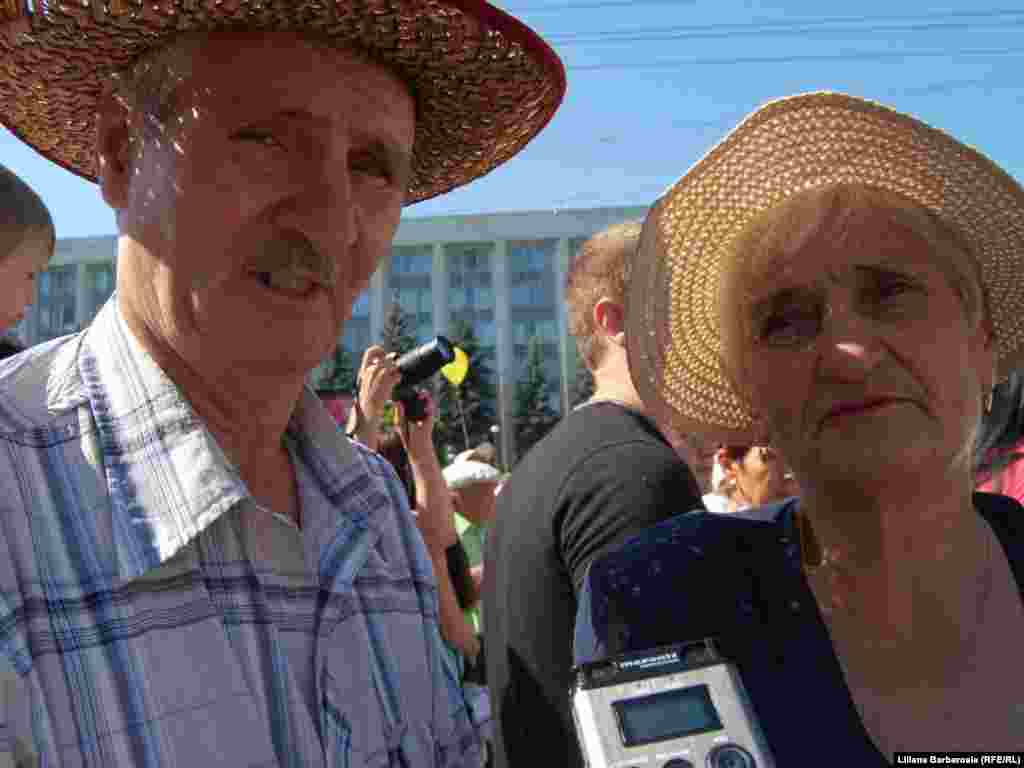 ...si cu palariile de soare