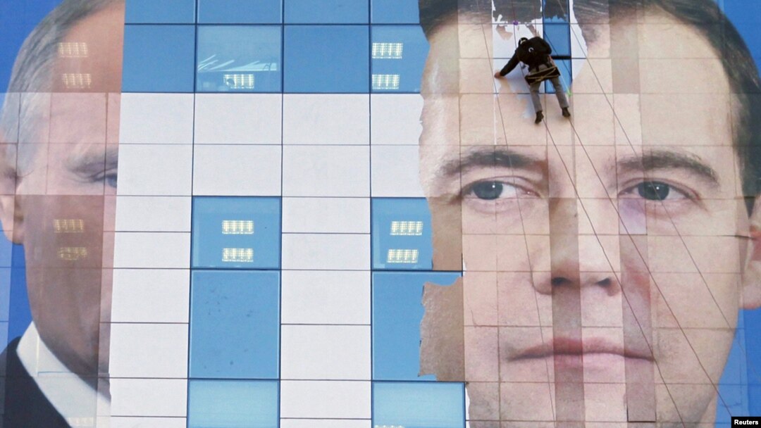 Рокировка тандема навредила "Единой России"?