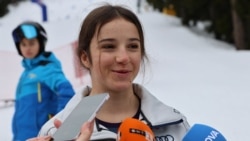 16-годишната трикратна медалистка за Световната купа по сноуборд Малена Замфирова.