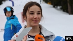 16-годишната трикратна медалистка за Световната купа по сноуборд Малена Замфирова.