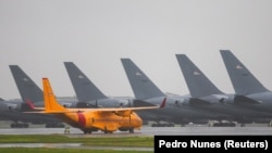 აშშ-ის სამხედრო თვითმფრინავები ლაჟიშის საჰაერო ბაზაზე პორტუგალის კუნძულ ტერსეირაზე, აზორის ერთ-ერთ კუნძულზე