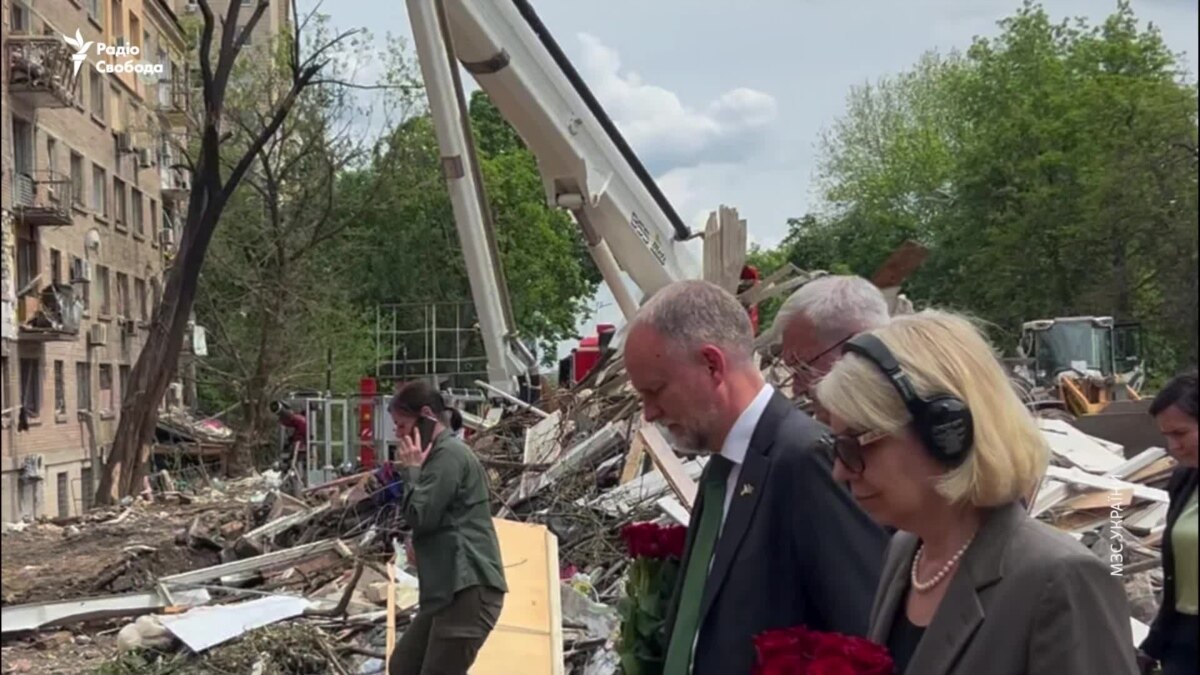 Посли іноземних держав відвідали місце удару на Лукʼянівці на запрошення глави МЗС Андрія Сибіги 