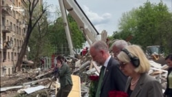 Посли іноземних держав відвідали місце удару на Лукʼянівці на запрошення глави МЗС Андрія Сибіги 
