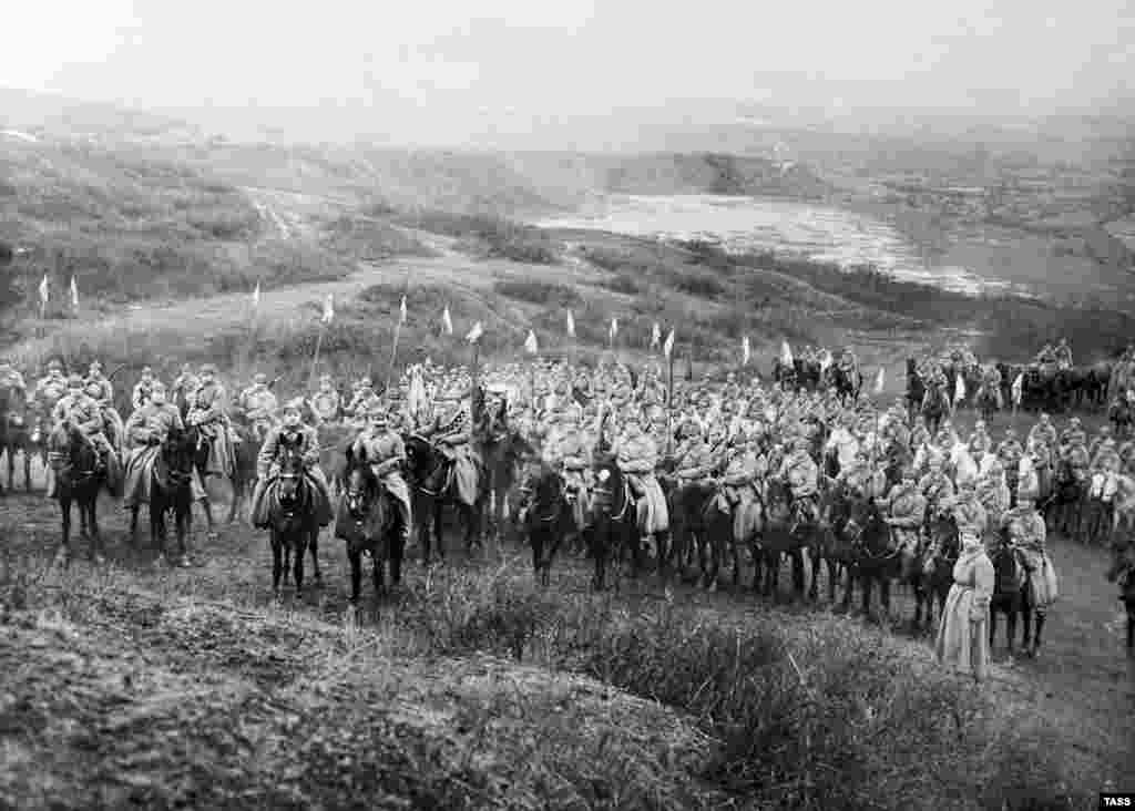 Communist Chechen cavalry in 1923.&nbsp;Fighters ducking bullets during Russia&#39;s civil war also complained the hat&#39;s shape made it too awkward to wear under protective helmets.&nbsp;&nbsp;