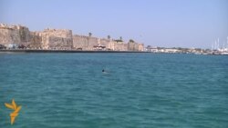 د يونان په کاس جزيره کې د افغان پناه غوښتونکو نيونه