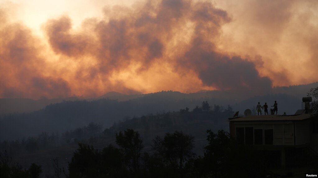  در جریان آتش‌سوزی‌های گسترده روزهای اخیر در مناطق جنگلی مختلف در ۲۱ استان ترکیه، حداقل پنج نفر کشته شدند.