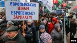 Ілюстративне фото. Акція протесту біля Верховної Ради, організована профспілками. Київ, 8 грудня 2016 року