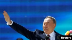 Kazakhtsan -- Kazakh President Nursultan Nazarbaev waves to audience as he attends celebrations to mark Kazakhstan People's Unity Day in Almaty, May 1, 2016
