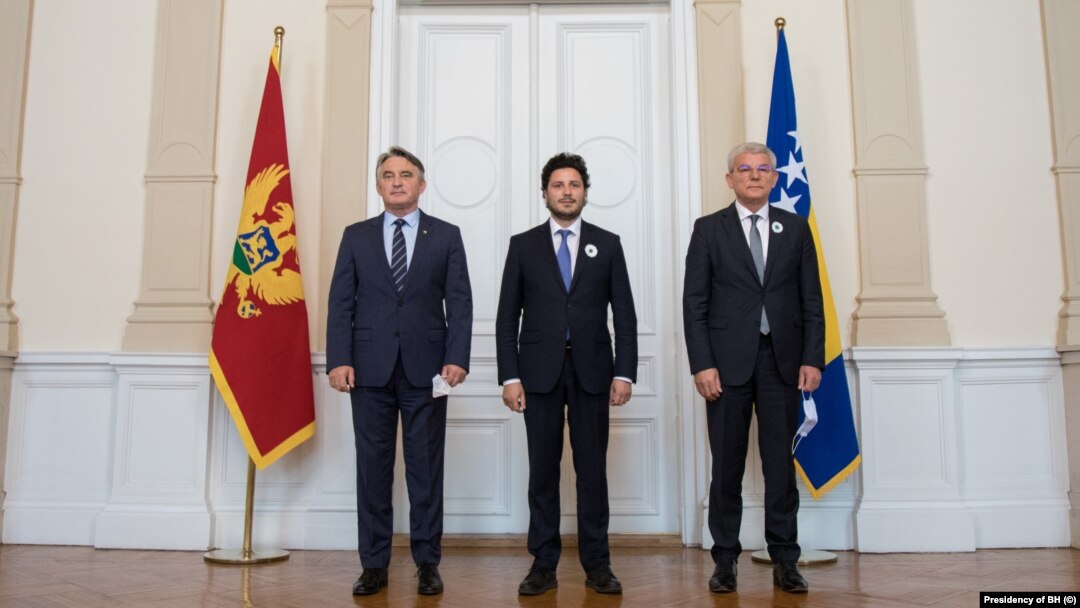 Članovi Predsjedništva BiH Željko Komšić (lijevo) i Šefik Džaferović (desno) sa potpredsjednikom Vlade Crne Gore Dritanom Abazovićem u Sarajevu, 9. juli 2021. 