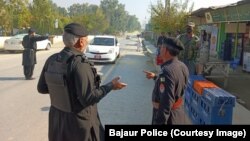 باجوړ کې ځايي پوليس د امنيت ټينګولو لپاره پر سړک ولاړ دي ـ انځور له ارشيفه