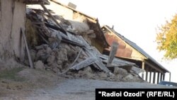 Последствия землетрясения в районе Вахдат в ноябре 2013 года.