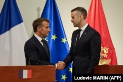 Predsednik Francuske Emanuel Makron i premijer Crne Gore Milojko Spajić.