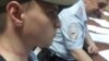 Хабаровск: задержали жительницу с плакатом об избиении ее сына