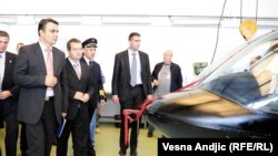 Ministri Sadik Ahmetović i Ivica Dačić na primopredaji helikoptera, 24. septembar 2010