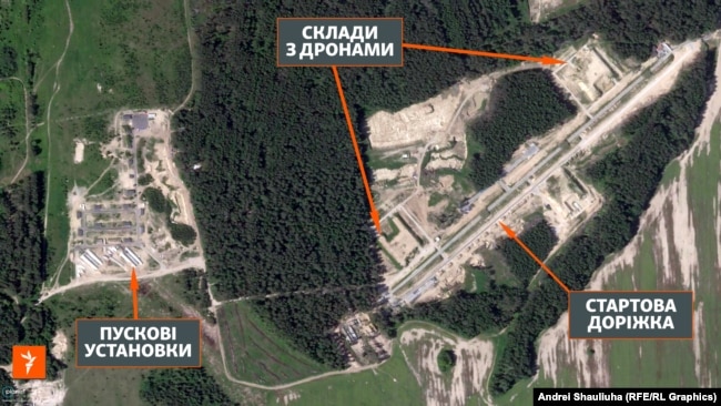 Супутникові знімки комплексу для запуску БпЛА поблизу російського села Навля, за 127 кілометрів від білоруського кордону. Зображення Planet Labs, зроблені 10 серпня 2023 року та 1 червня 2026 року