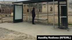 Avtobus dayanacağı.