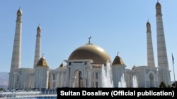 Türkmenistanda bir metjit. 