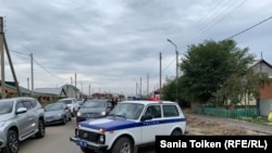 Автомобиль полиции на улице в Талапкере.