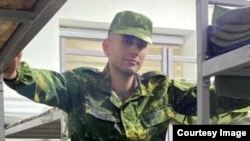 Ғолибҷон Иброҳимови 23-сола сарбози қисми низомии Кумитаи ҳолатҳои фавқуллода буд. 