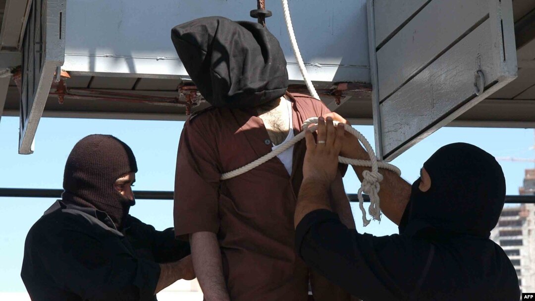 Three Pakistani extremists are scheduled to be hanged next week. The Taliban has promised reprisals if the scheduled executions go ahead. (file photo)
