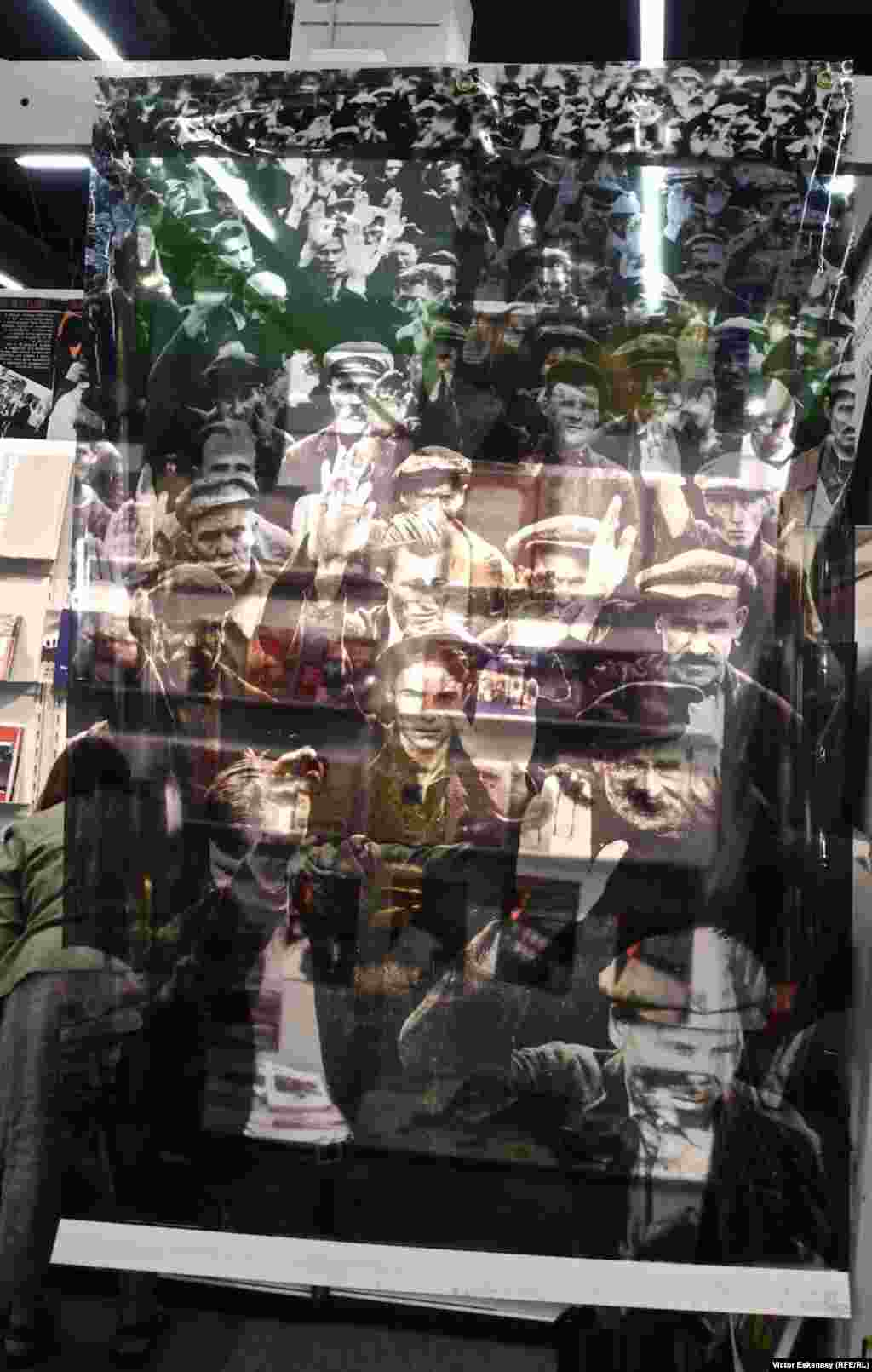 ... și Rusia de ieri, la standul organizației &bdquo;Memorial&rdquo;.