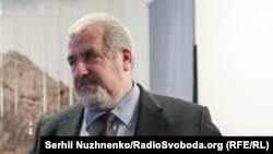 Голова Меджлісу кримськотатарського народу Рефат Чубаров заперечив Мурадову з приводу того, що учасники «Кримської платформи» «мають намір поставити під сумнів територіальну цілісність Російської Федерації»