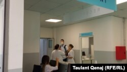 U bolnici u Dečanima pomoć je potražilo oko 1.500 građana. Unutrašnjost bolnice 14. juli 2021.