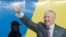Агитационный баннер с изображением президента Казахстана Нурсултана Назарбаева. Алматы, 11 января 2012 года.  