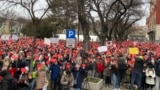 Protest studenata i građana u Subotici na severu Srbije, 16. februar 2025. Masovne proteste u Srbiji zbog obrušavanja betonske nadstrešnice Železničke stanice u Novom Sadu i stradanja 15 ljudi, srpske vlasti nazivaju pokušajima "obojene revolucije" i rušenjem države.