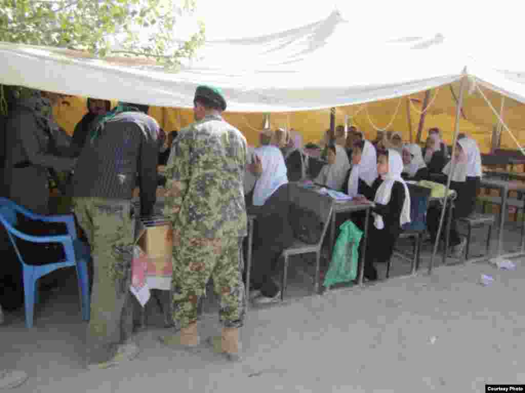 As most Afghans living outside the major urban centers, Deh Dadi’s 200,000 inhabitants are largely without power, which prohibits the use of TVs and other electronic equipment requiring an outside power supply.