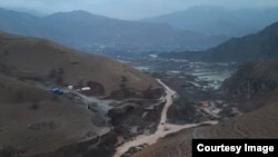 ساحۀ استخراج معدن طلا در ولسوالی شهربزرگ بدخشان در امتداد دریای آمو