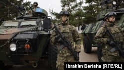 Pripadnici Kosovskih bezbednosnih snaga u kasarni Adem Jašari u Prištini, 27. novembar 2025.
