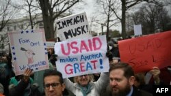 Протесты против закрытия USAID в феврале 2025
