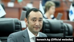 Музаффар Исаков в бытность депутатом парламента Кыргызстана.