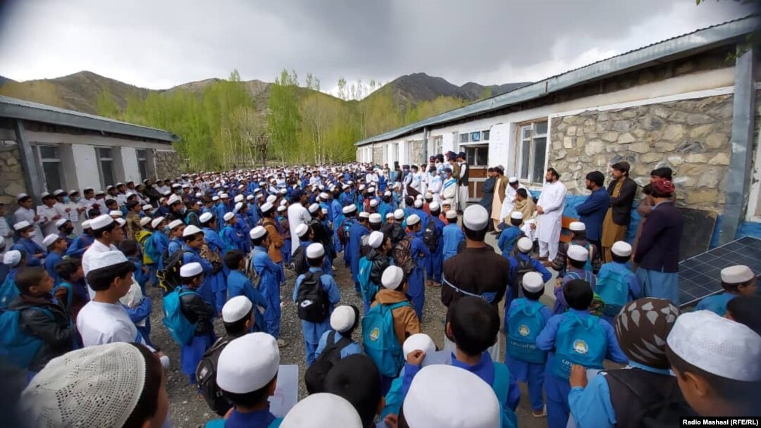 Locuitorii din districtul Zazi Aryub din Paktia spun că guvernul ar trebui să acorde mai multă atenție educației lor. Fotografie realizată la data de 30 aprilie 2021.