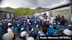 Locuitorii din districtul Zazi Aryub din Paktia spun că guvernul ar trebui să acorde mai multă atenție educației lor. Fotografie realizată la data de 30 aprilie 2021.