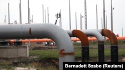Сербия менен чек арага жакын жердеги газ түтүктөрү. Венгрия. Иллюстрациялык сүрөт.