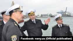 Командующий Военно-морскими силами Украины Игорь Воронченко (в центре)