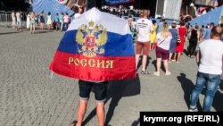 Под триколорами и с военным оркестром: как прошел День России в Севастополе (фотогалерея)