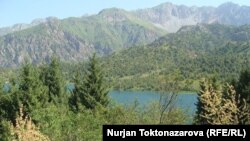 Сары-Челек көлүндөгү жай. Аксы району. Кыргызстан. 
