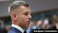 Петер Мадяр нагадав, що Угорщина і Словаччина мали механізм opt-out, тобто можливість відмовитися від участі в кредитній програмі Європейського Союзу