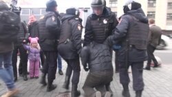На націоналістичному мітингу у столиці Росії затримали сотні людей (відео)