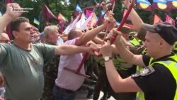 Ukrainian Veterans, Workers Clash With Police Outside Parliament