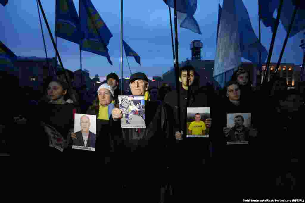 У рамках акції відбулася панихида за участі побратимів та родин полеглих у боях на сході України за останні роки