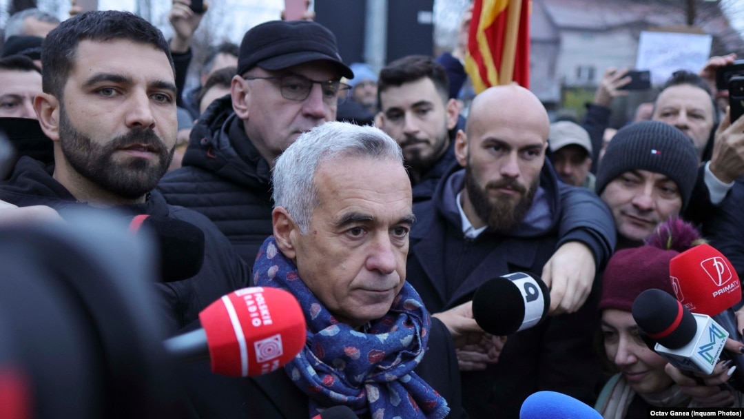 Călin Georgescu e păzit de foști luptători din Legiunea Străină. A declarat de mai multe ori că nu se teme de nimic, pentru că are în spatele său poporul român.